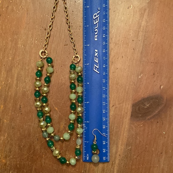 Green Beaded Necklace and Earrings Set - Picture 3 of 4